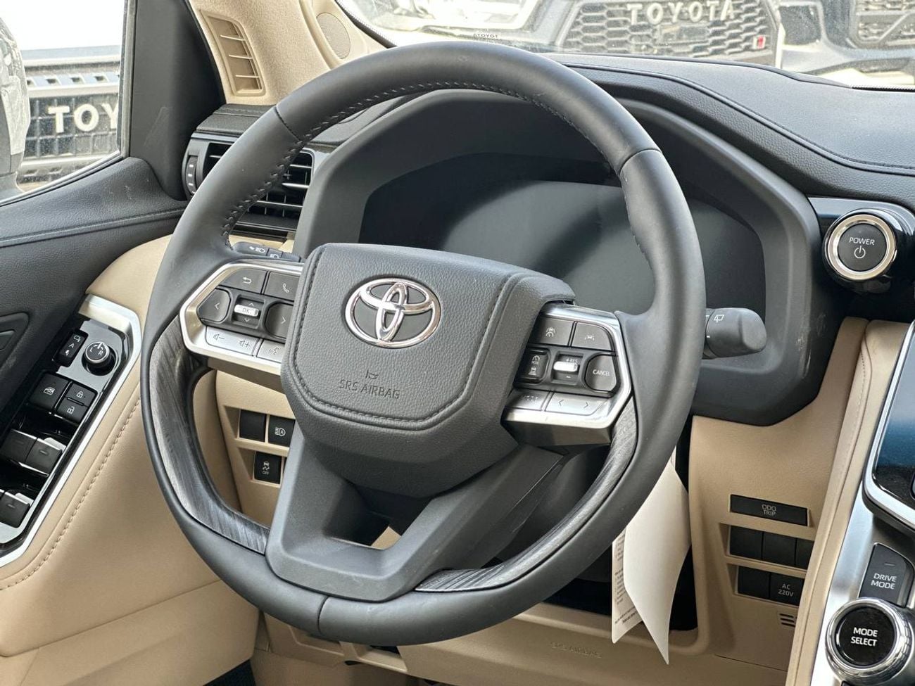 Toyota Land Cruiser VXR 3.5L HEV A/T // Full Option with Radar , 360 Camera , Memory & Heating & Cooling Seats // Special Of
