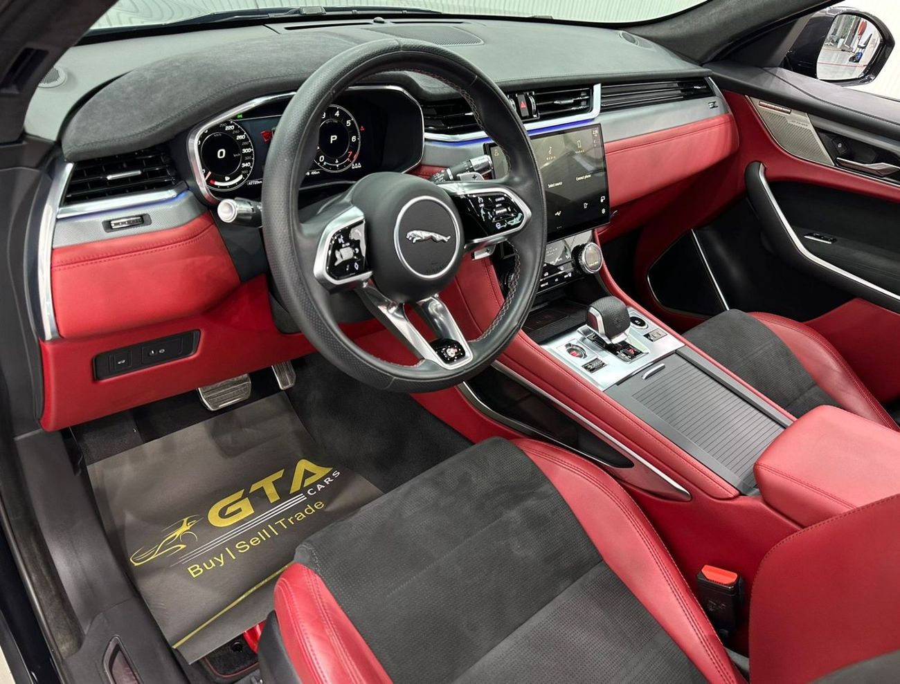 جاكوار F بيس 2022 Jaguar F-PACE SVR , Jaguar Warranty+Service Contract Till Nov 2027, Full Service History, GCC