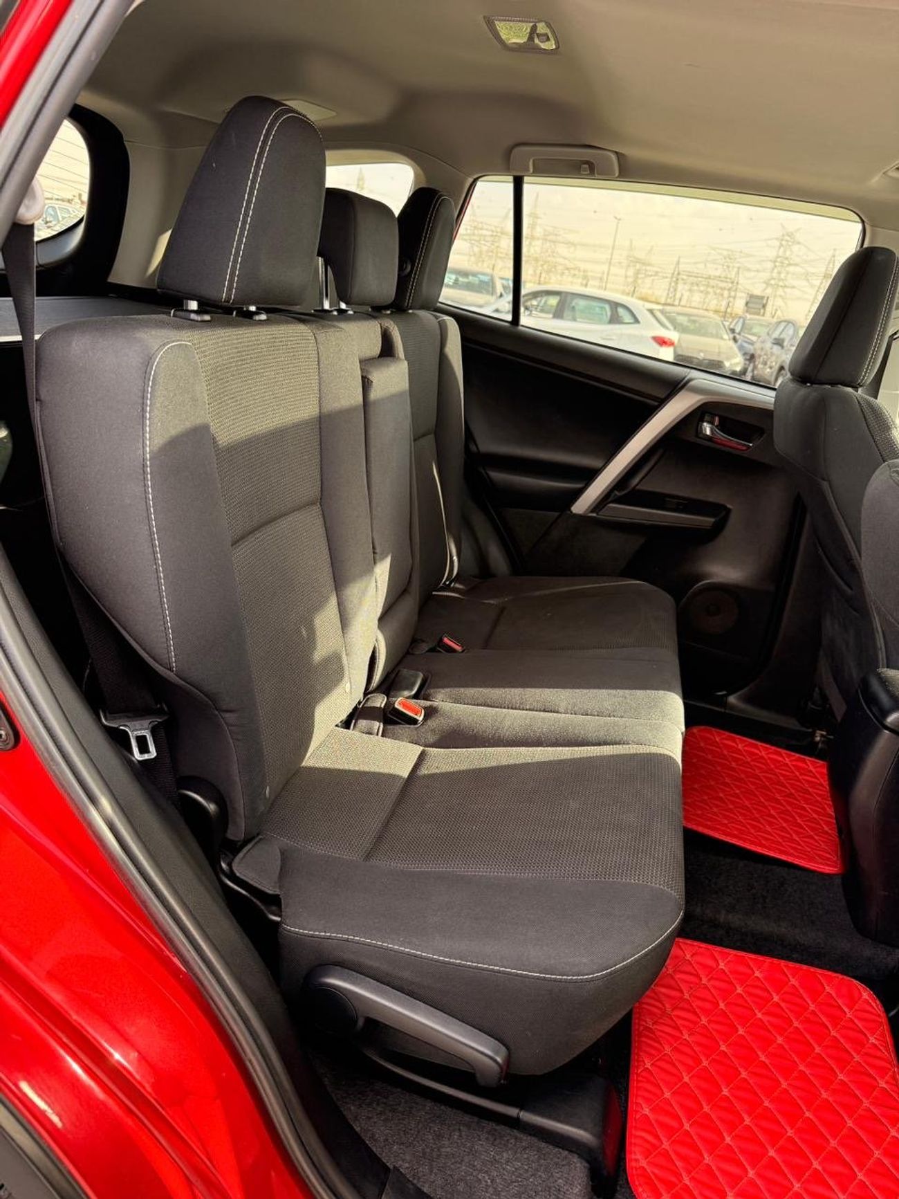 تويوتا راف ٤ XLE 2.5L AWD Full option sunroof, push start