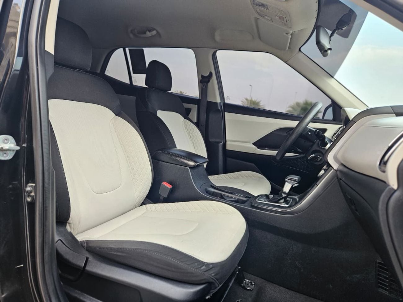 Hyundai Creta Comfort 1.5L LHD V4 Petrol Engine Automatic Gear 2WD 5 Seats 5 Doors