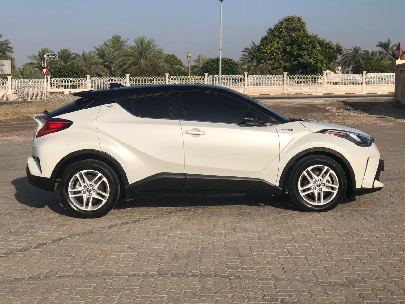 Toyota CHR Toyota C-HR Hybrid 2021 (1.8L) GCC Specs Full Option