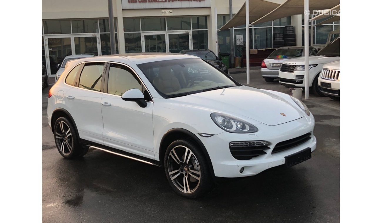 Porsche Cayenne S PORSCHE CAYENNE S MODEL 2013 GCC car prefect condition full option panoramic roof