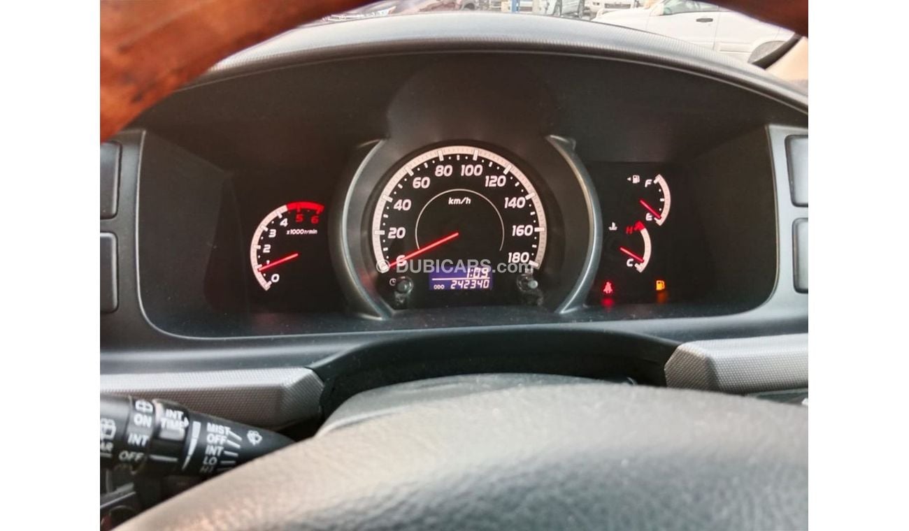 Toyota Hiace TOYOTA HIACE VAN RIGHT HAND DRVIE (PM1429)