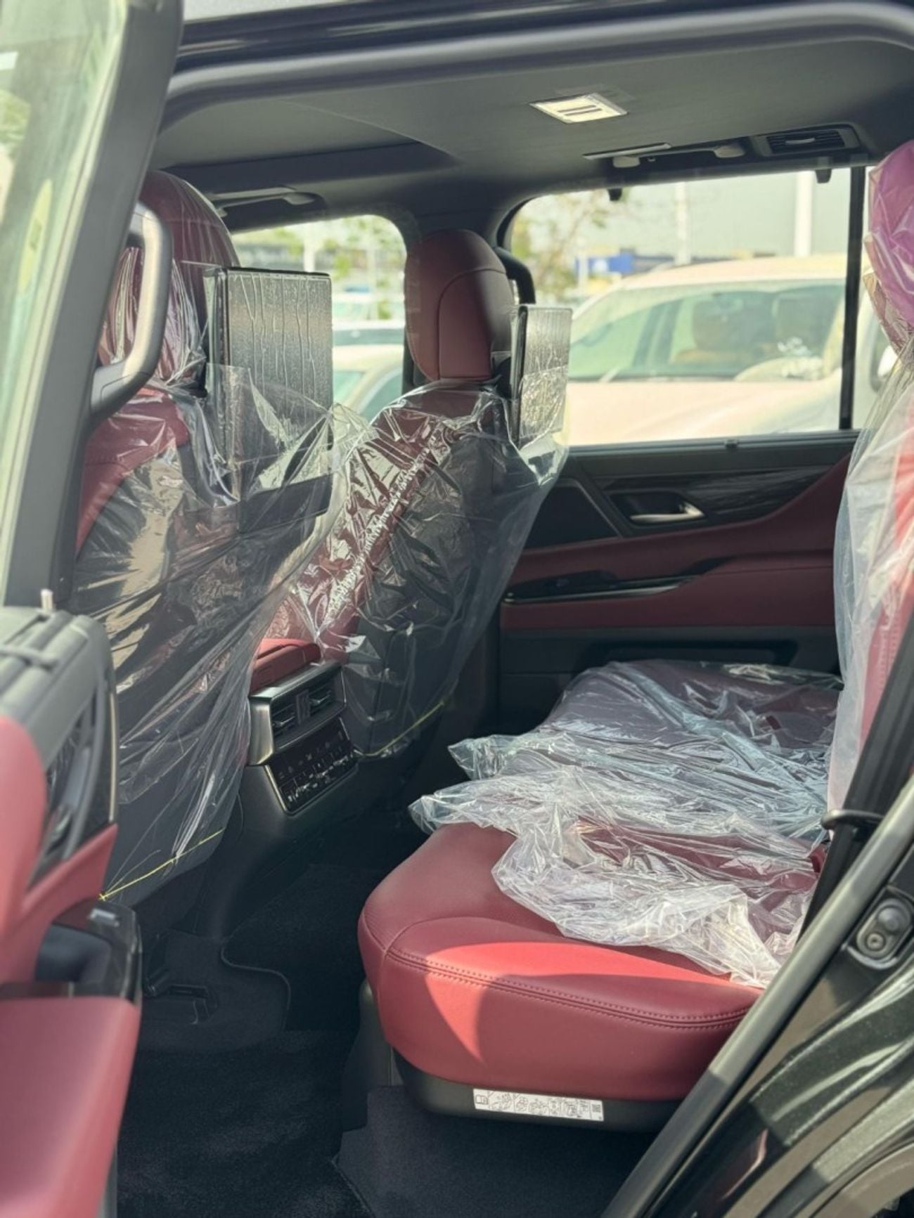 لكزس LX 600 3.5L SIGNATURE PETROL A/T 7 SEATER FULL OPTION