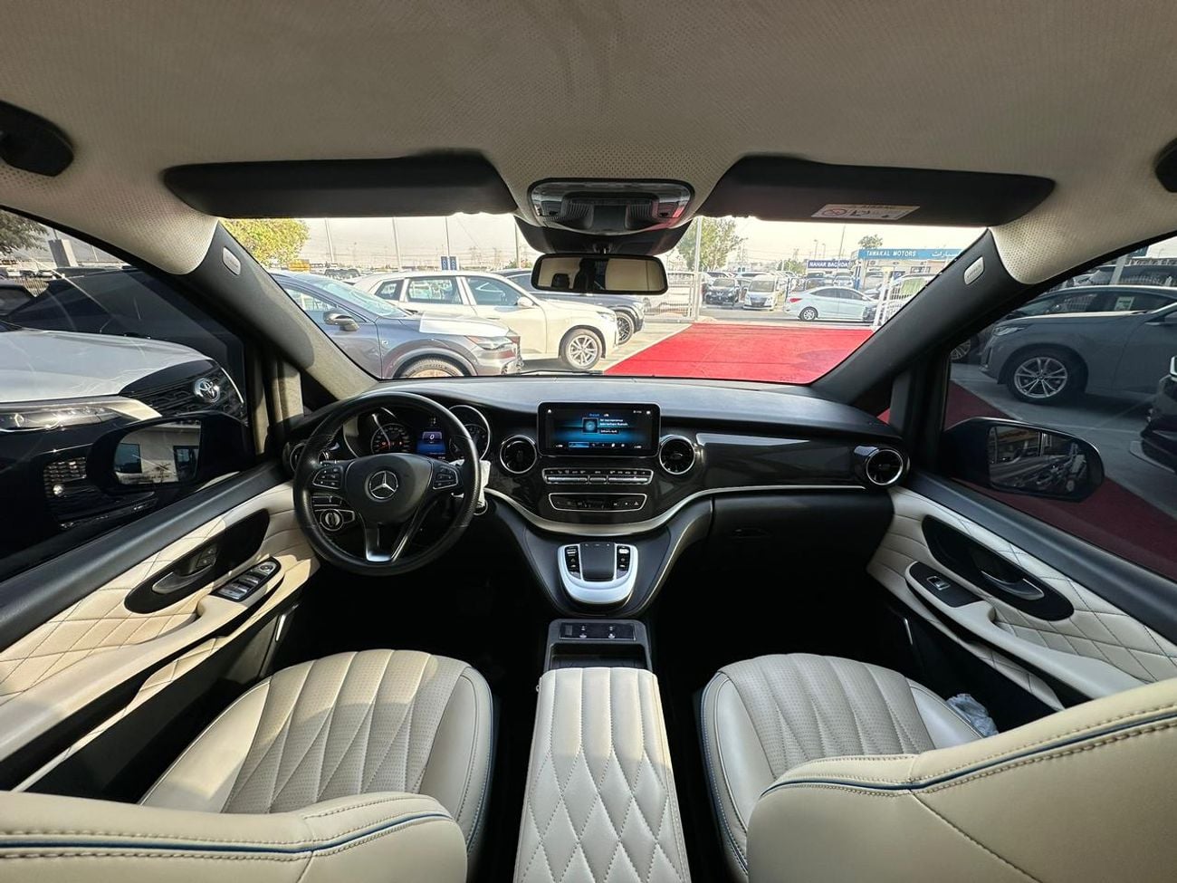 Mercedes-Benz V 250 Std 2.1L Mercedes Benz V250 VIP GCC