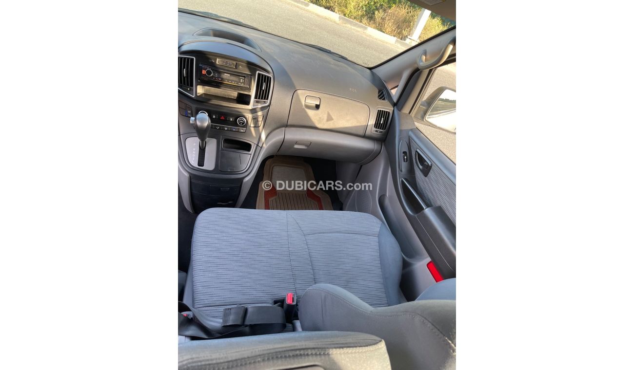 Hyundai H-1 HYUNDAI H1 2,5 (GCC SPEC) - 2018- VERY GOOD CONDITION