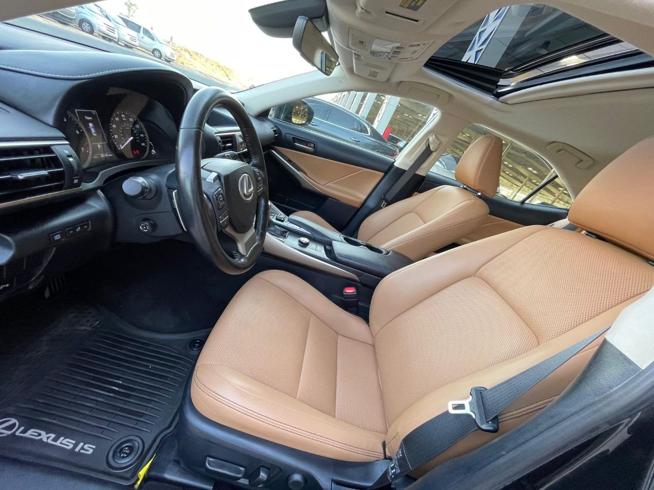 Lexus IS350 F-Sport Platinum IS 3.5L 3500 cc / F-Sport Kit / Only 25000 Miles / 1290 AED MONTHLY