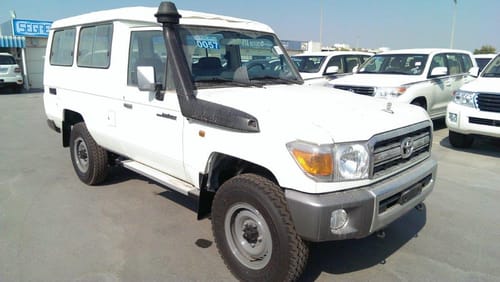 Toyota Land Cruiser 4.2L DSL, Hard Top 78 LX 13, Diesel, 13 Seats