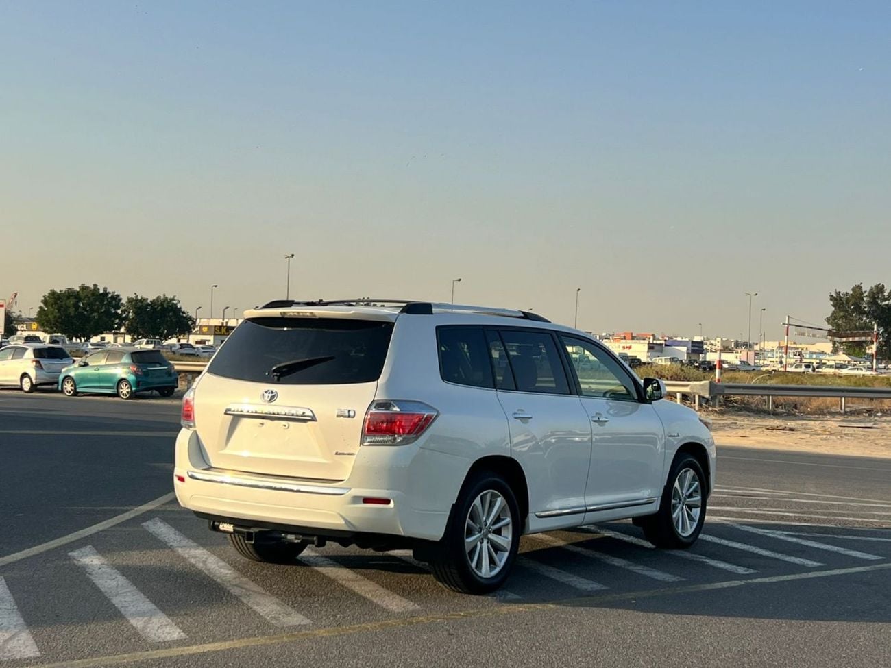 Toyota Highlander 2013 Toyota Highlander Hybrid Limited 3.5L V6 - Rear Camera Leather Seat  - Sunroof
