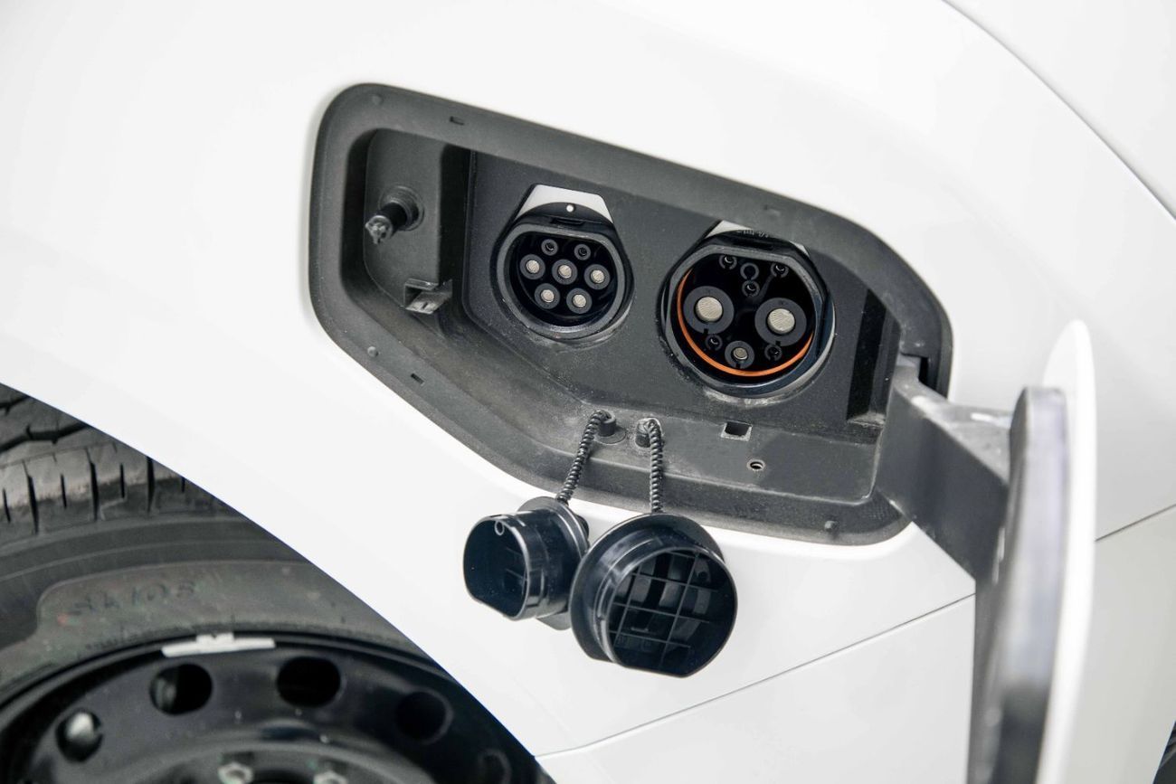 Geely Farizon Super Van - White Inside Black | Export Only