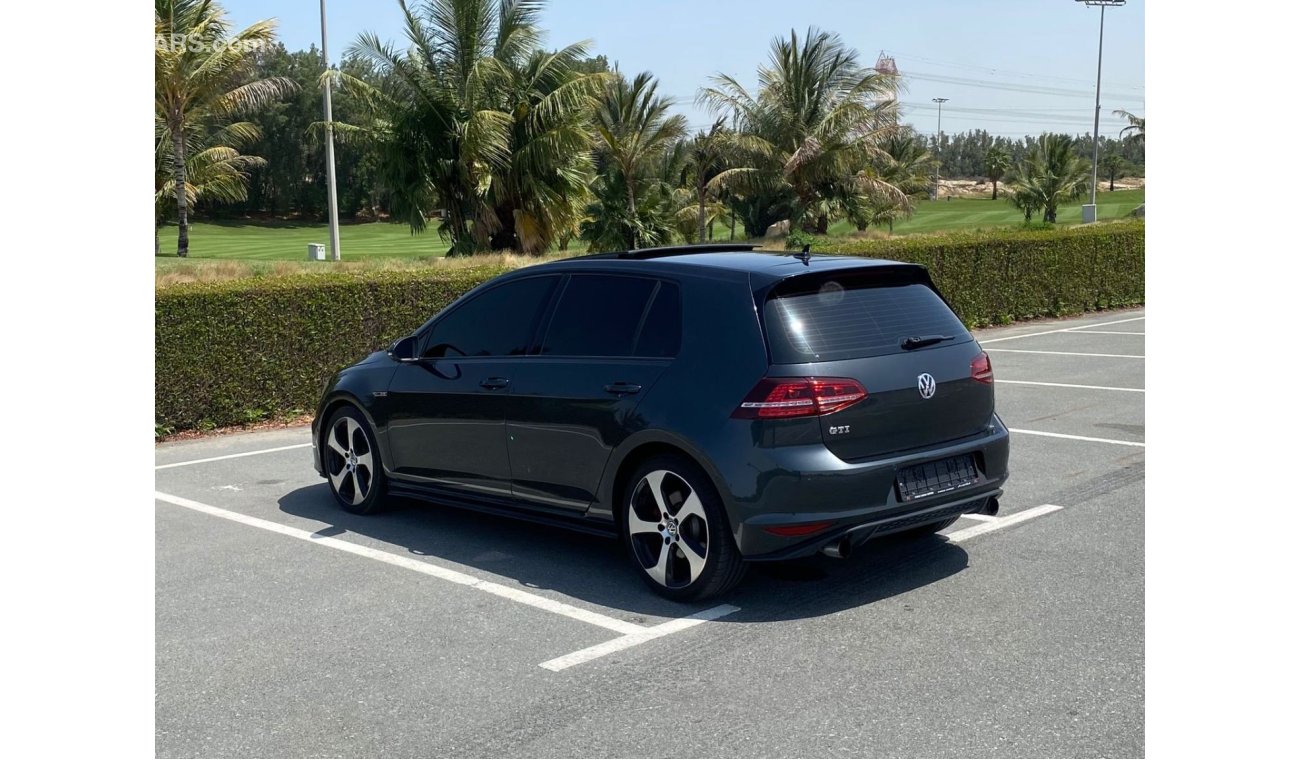 فولكس واجن جولف GTI