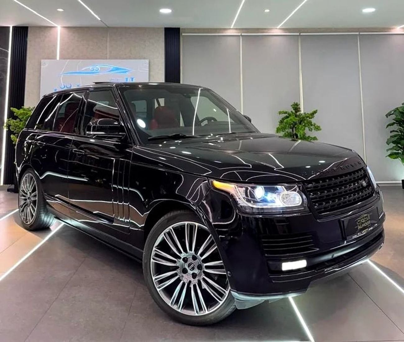 لاند روفر رينج روفر Supercharged 5.0L SUPERCHARGED VOGUE V8 || GCC II FULLY LOADED || CHASSIS ACCIDENT FREE || RED INTER