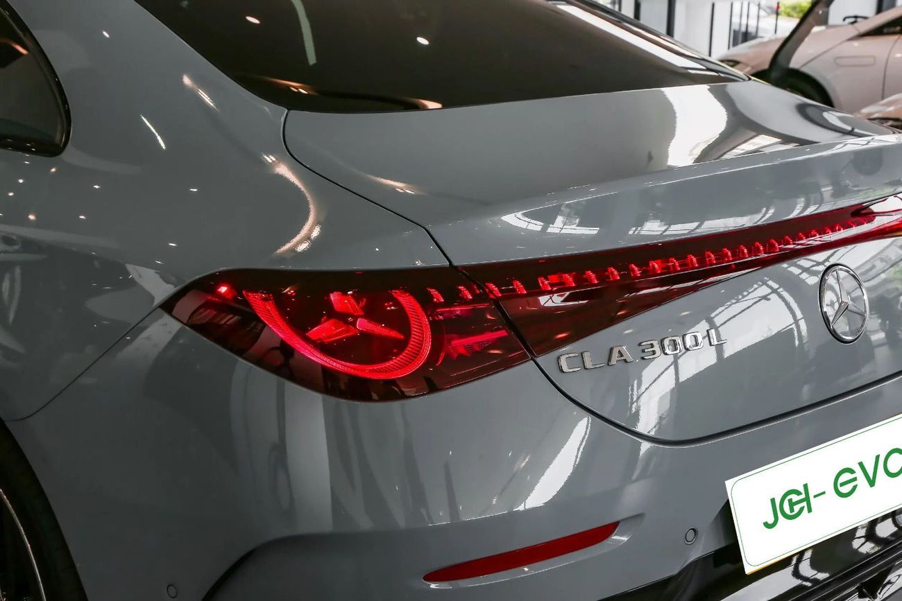 مرسيدس بنز سي إل إيه إي في 300 إل Extended Range Intelligent Driving Edition