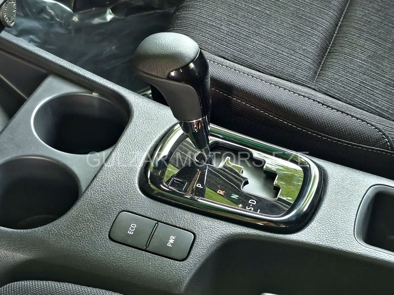 تويوتا هيلوكس HILUX ADVENTURE PETROL 4.0L - FULL WITH COMPRESSOR - WHITE INSIDE BLACK - OMANI