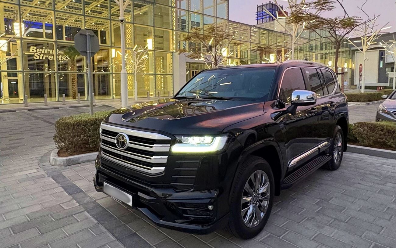 تويوتا لاند كروزر 2025 Land Cruiser VXR 4.0L V6 | 13,500 KM | Single Owner | Al-Futtaim | 80K Service Contract