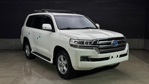 Toyota Land Cruiser diesel 4.5 liter ,right hand drive ,full option ,for export only