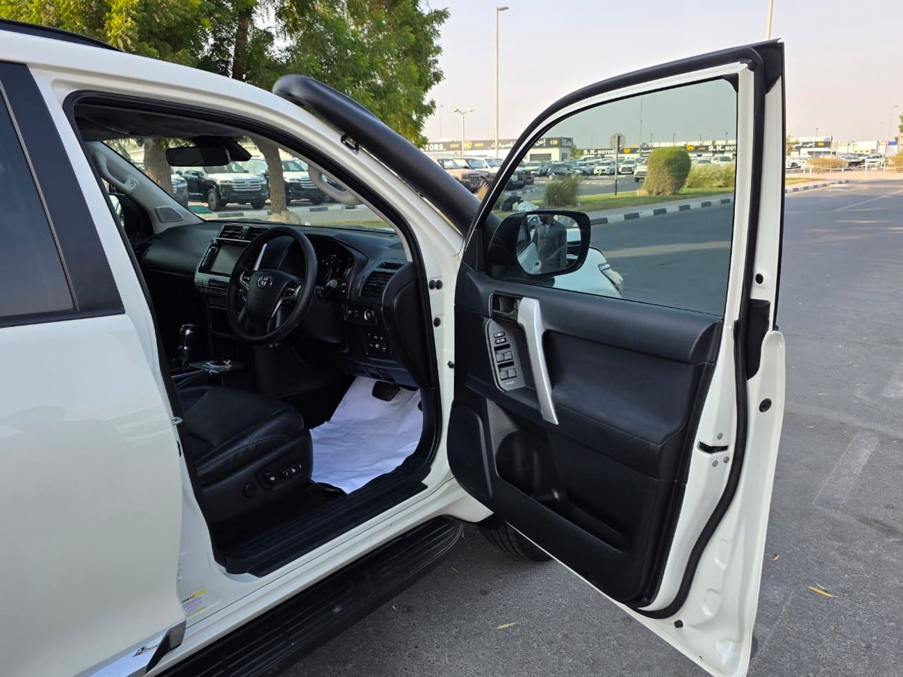 Toyota Prado diesel 2.8 liter automatic gear with back camera leather power seats