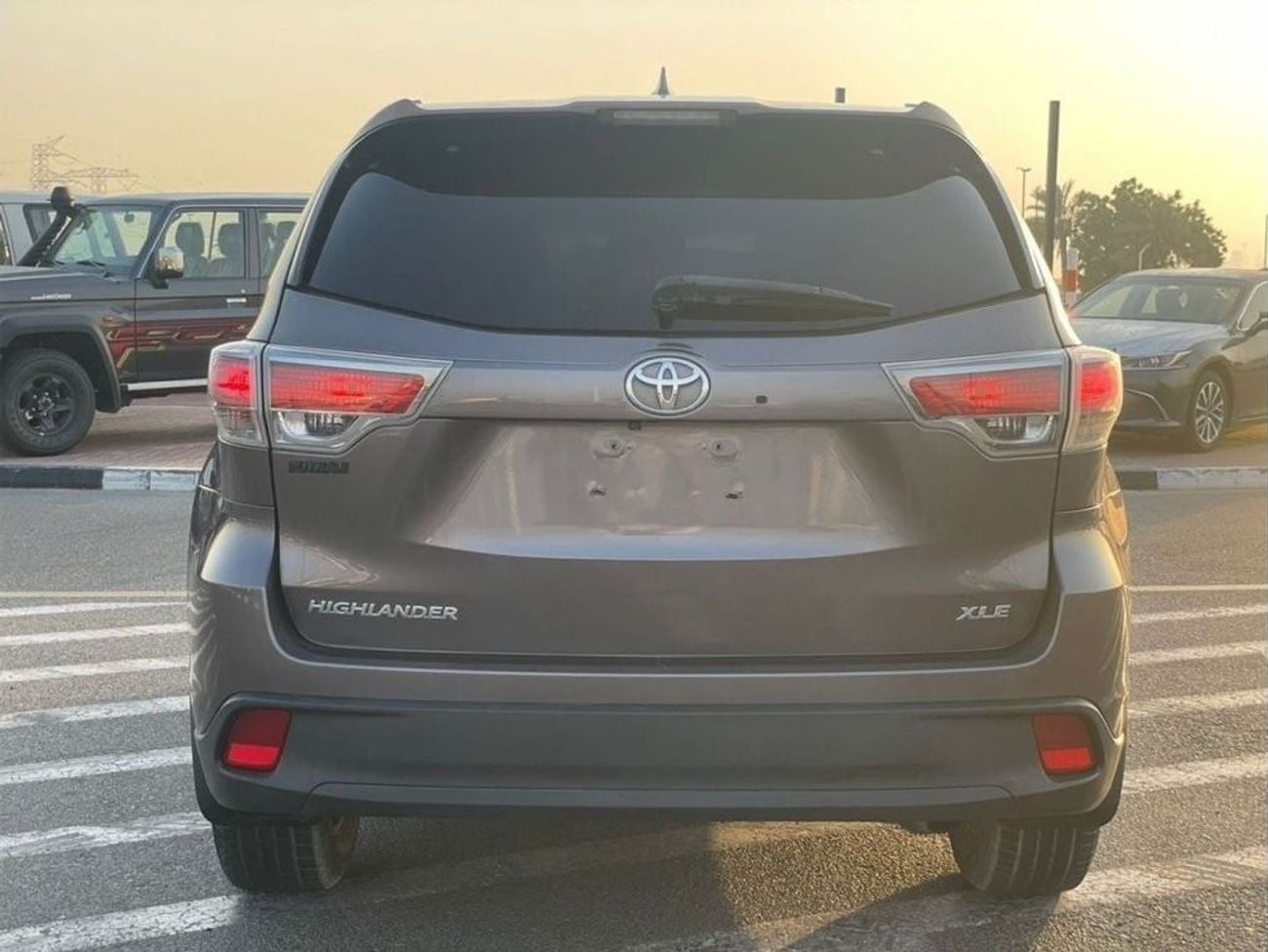 تويوتا هايلاندر 2014 Toyota Highlander XLE 3.5L V6 Full Option 7 Seater  With Side Steps - 90,000 mileage