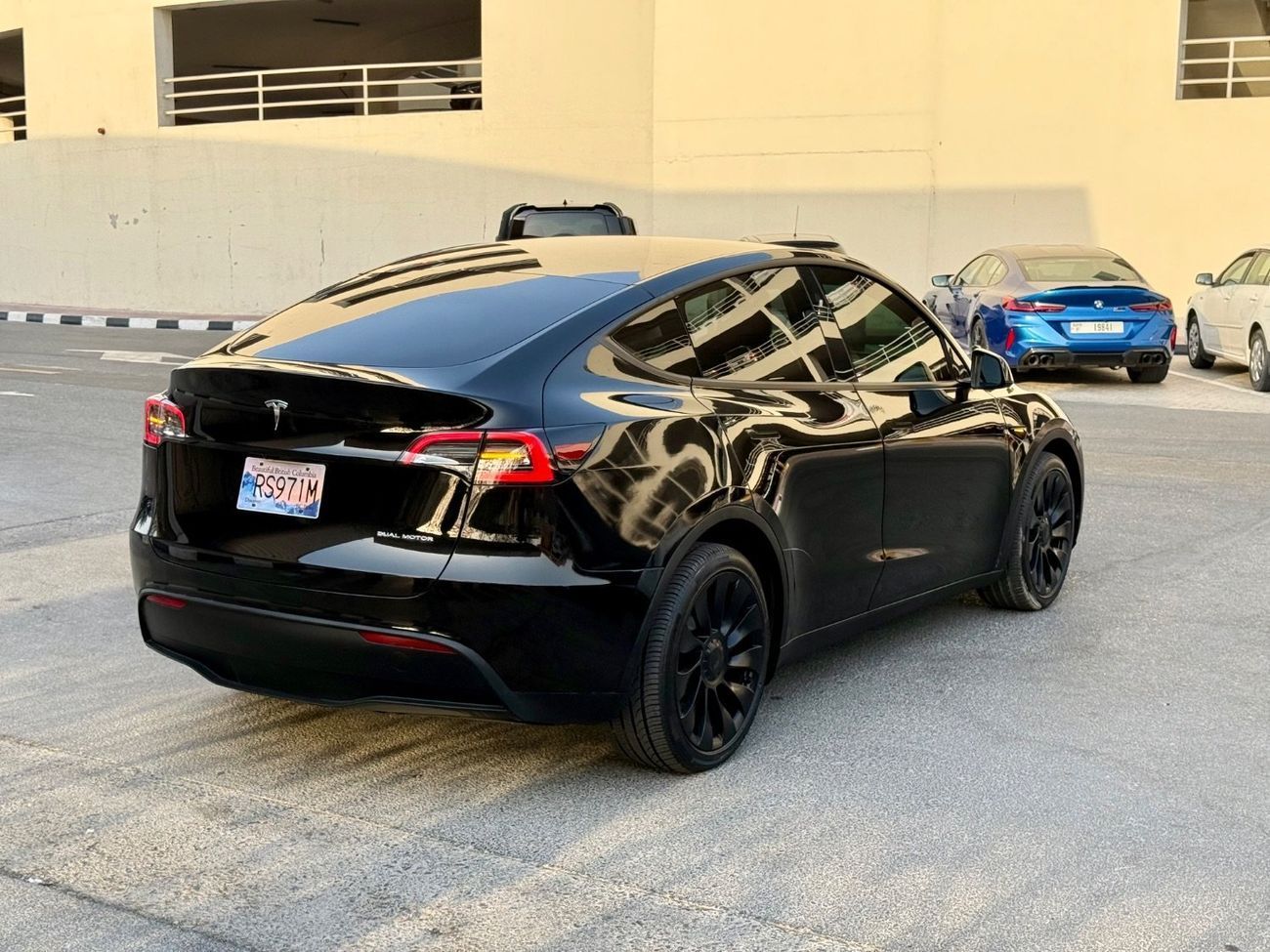Tesla Model Y 2024 DUAL MOTOR AUTO PILOT LONG RANGE 360 CAMERAS CANADA SPEC
