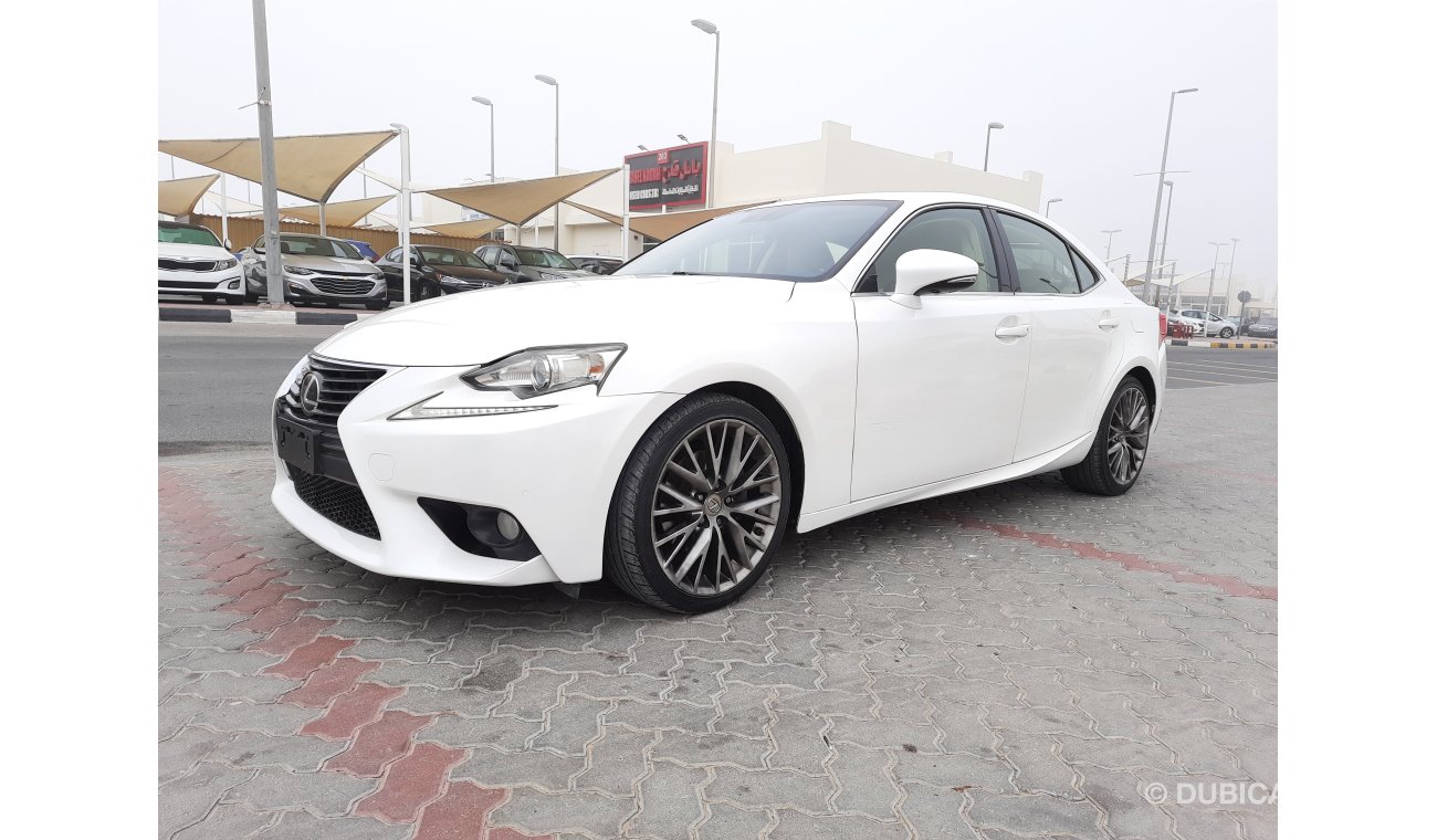 Lexus IS250 Lexus IS250 GCC 2104 Full options very celen car