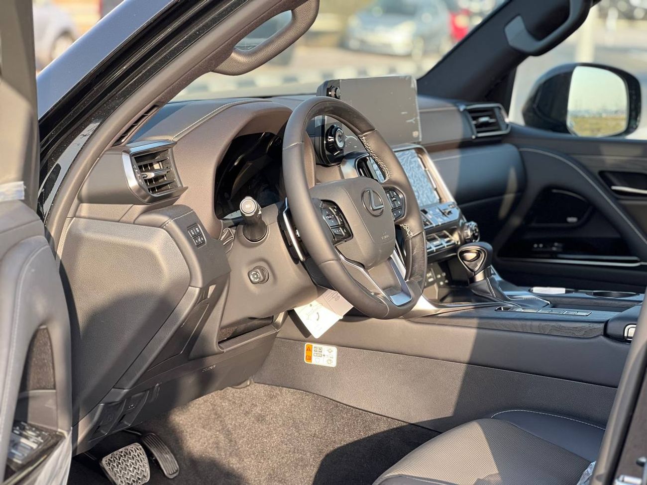 Lexus LX 600 OVER-TRAIL 3.5L PTR A/T // 2025 // FULL OPTION WITH OFF ROAD TYRE , RADAR , HEAD UP DISPLAY // SPECI