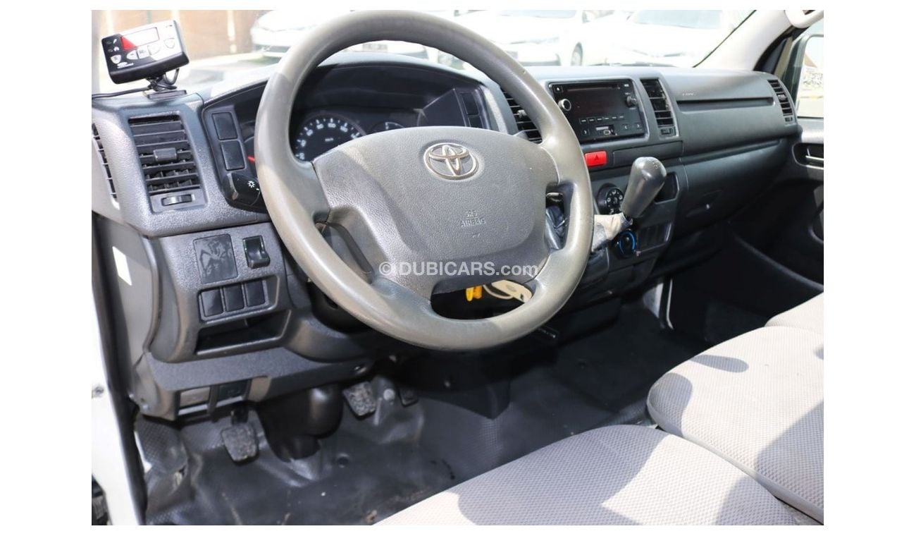 Toyota Hiace 2015 - CHILLER VAN WITH GCC SPECS ((EXCELLENT CONDITION))