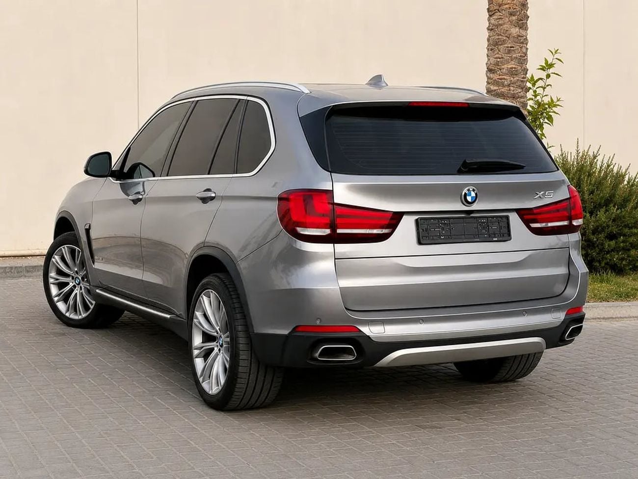 بي أم دبليو X5 1,338 P.M | xDrive35i Exclusive | GCC Specs | 3.0L V6
