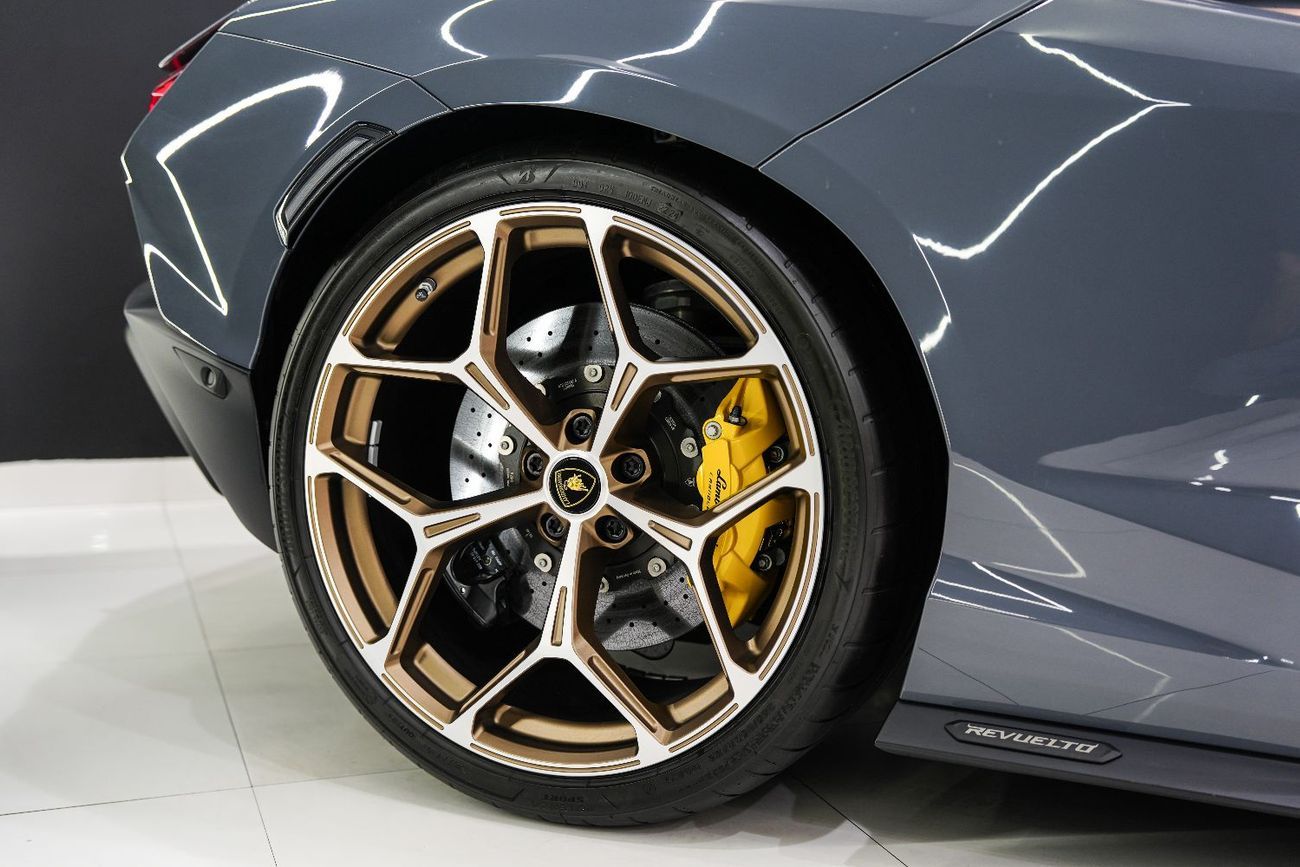 لامبورغيني ريفويلتو 6.5L V12 Hybrid 2024 Lamborghini Revuelto, Brand New, Carbon Fiber Interior, GCC Specs!!