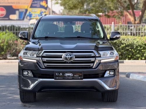 Toyota Land Cruiser VXR 5.7L 4WD