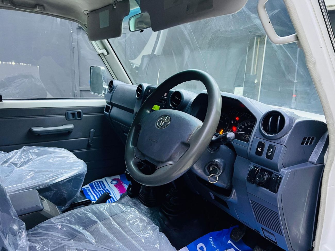 Toyota Land Cruiser Pick Up Double cabin 4.5L, perfect inside and outside