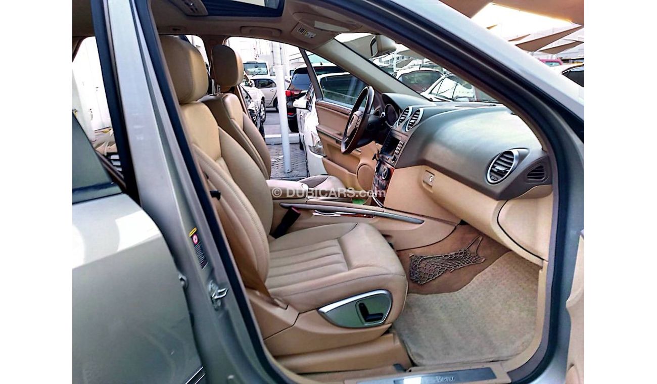 مرسيدس بنز ML 500 وارد موديل 2006 لون ذهبى رقم واحد فتحة جلد رنجات بحالة ممتازة لاتحتاج لأى مصاريف