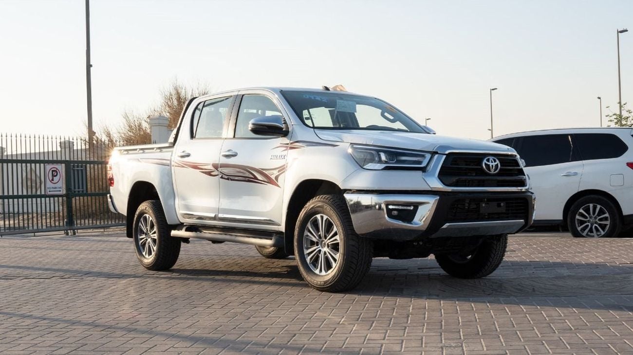 تويوتا هيلوكس 2025 Toyota Hilux 4x4 2.7L petrol AT with cooling seats Full option GCC Specs (Export Price)