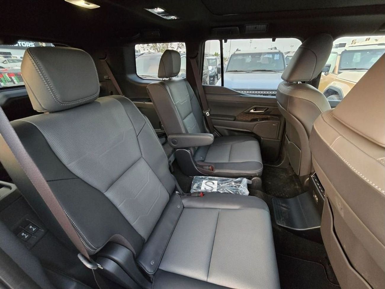 لكزس GX550 Luxury + 6 Seater Full Option  * Export Price *