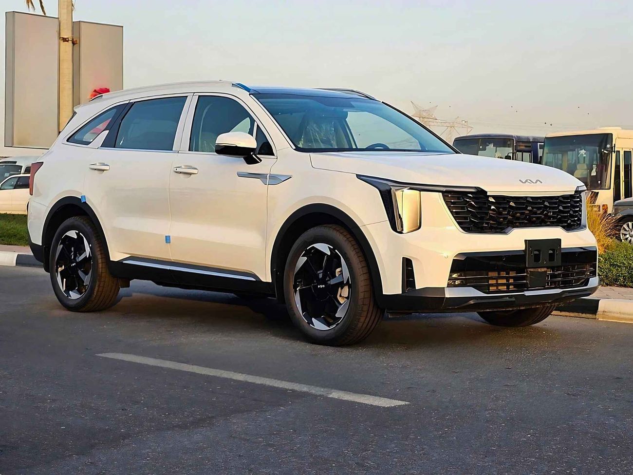 Kia Sorento 2.5 Petrol, Driver Power Seat, Panoramic Roof, 4WD, Full Option (CODE# 68052)