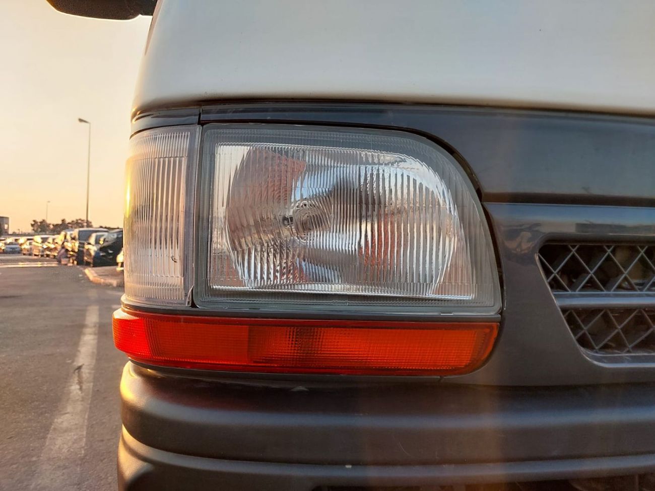 تويوتا هاياس TOYOTA HIACE COMMUTER VAN RHD 2004 MODEL 3.0 L DIESEL MANUAL(PM20757)