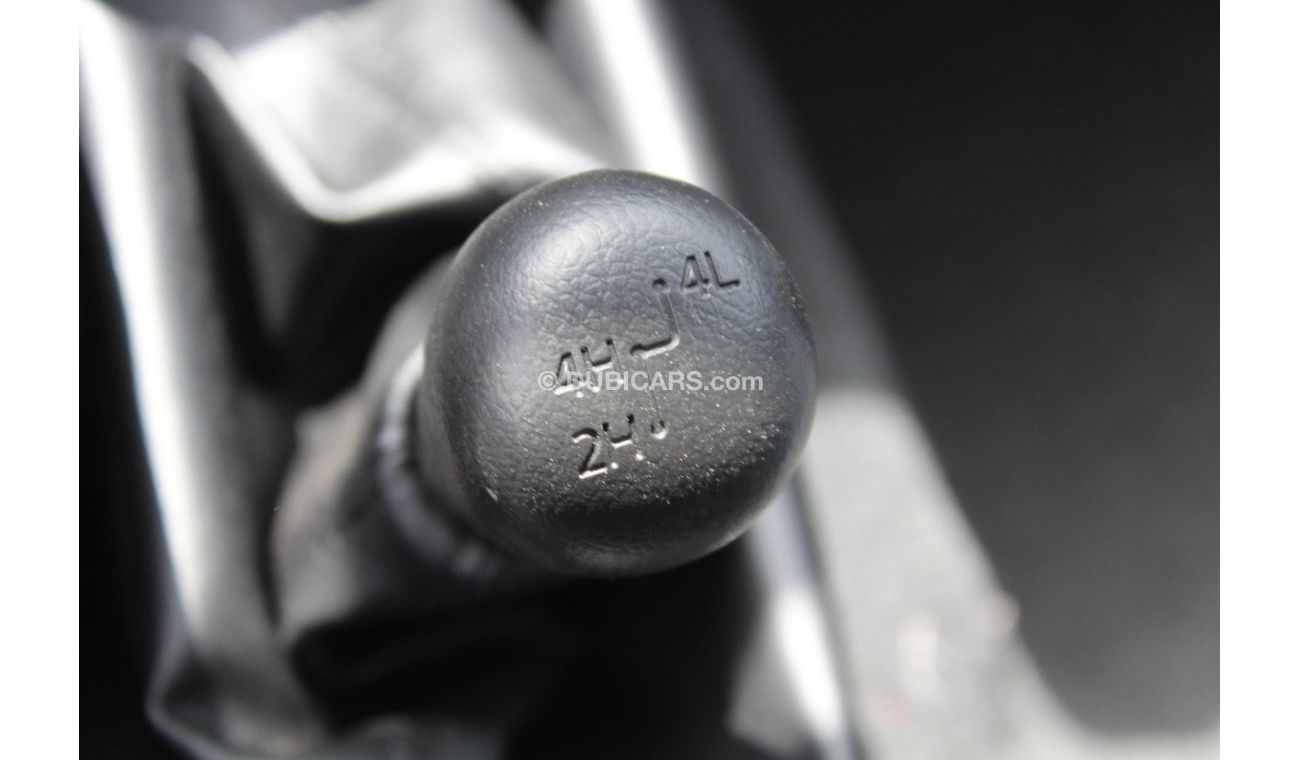 Mitsubishi L200 4x4 2.4 L petrol