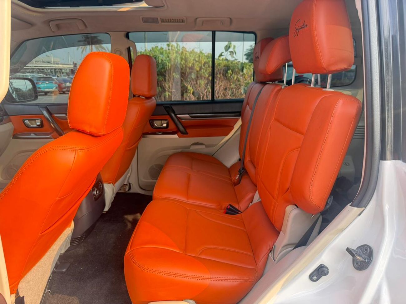 Mitsubishi Pajero SIGNATURE EDITION / SUNROOF / LEATHER SEATS / BLACK EDITION RIMS