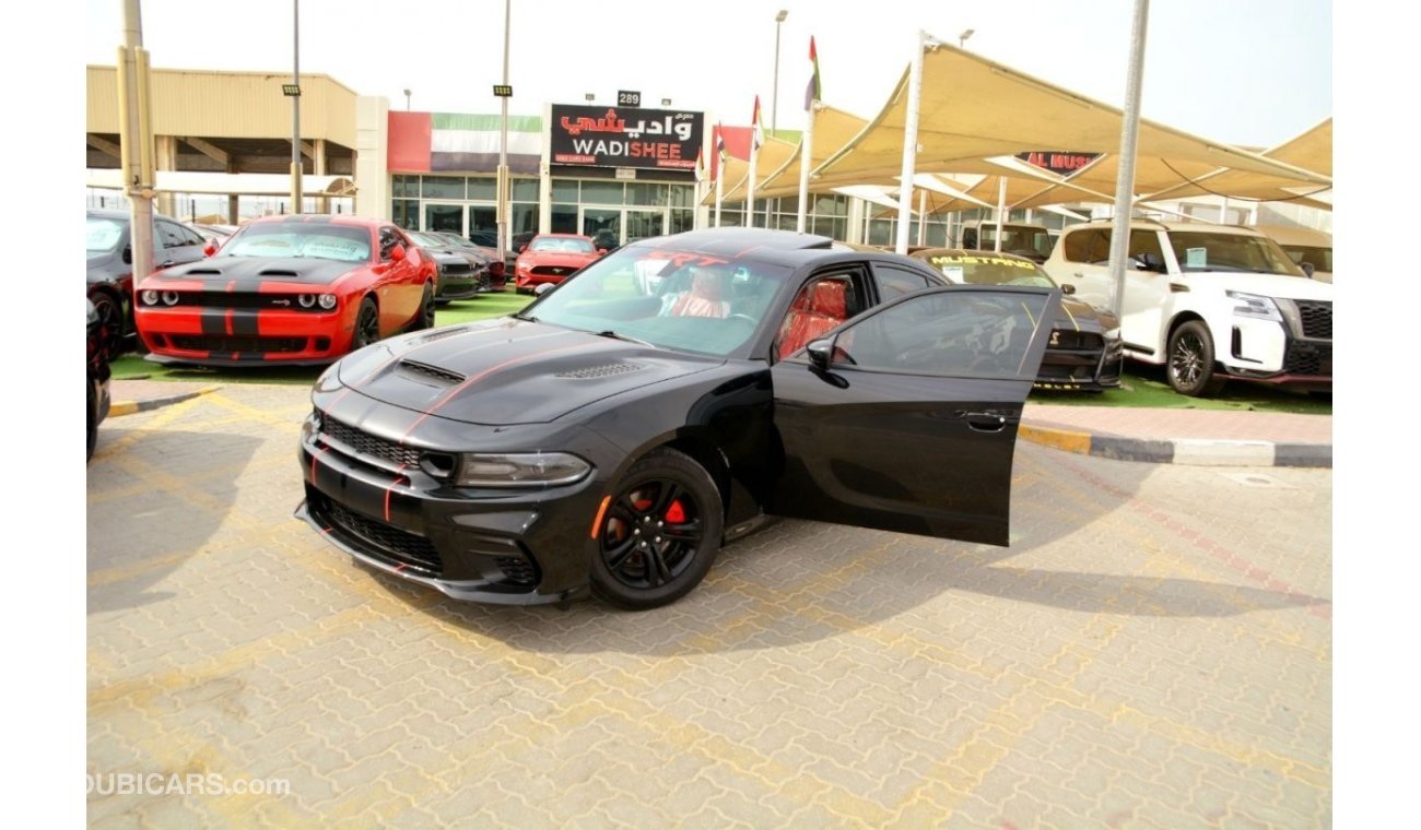 Dodge Charger 3.6L SXT Plus The base engine is a 3.6-liter V6 with 292 horsepower and 352 Nm of torque. The engine