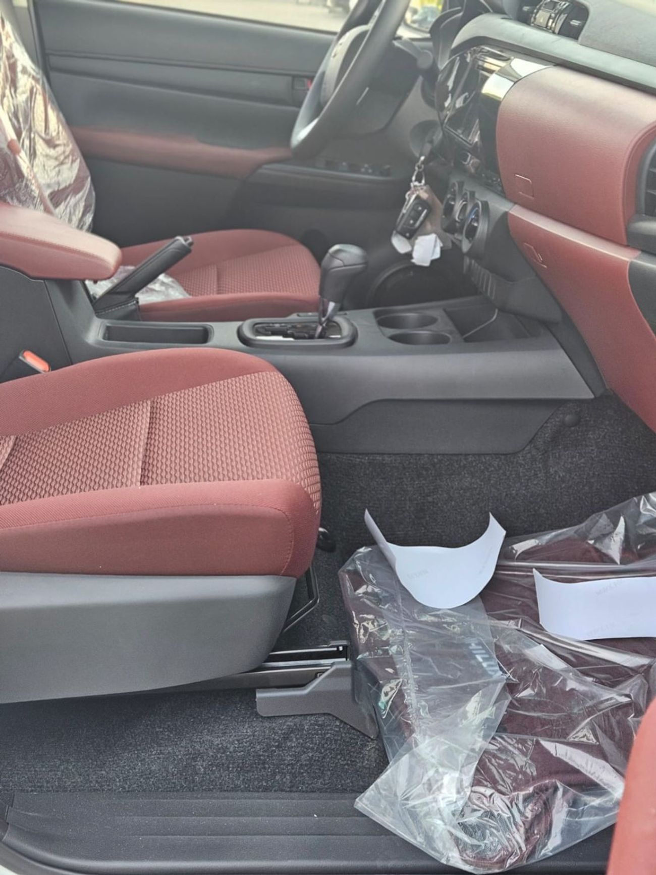 تويوتا هيلوكس Toyota Hilux Double Cabin Pickup Mid-Option 2.7L Petrol Automatic Transmission 4x4 2025