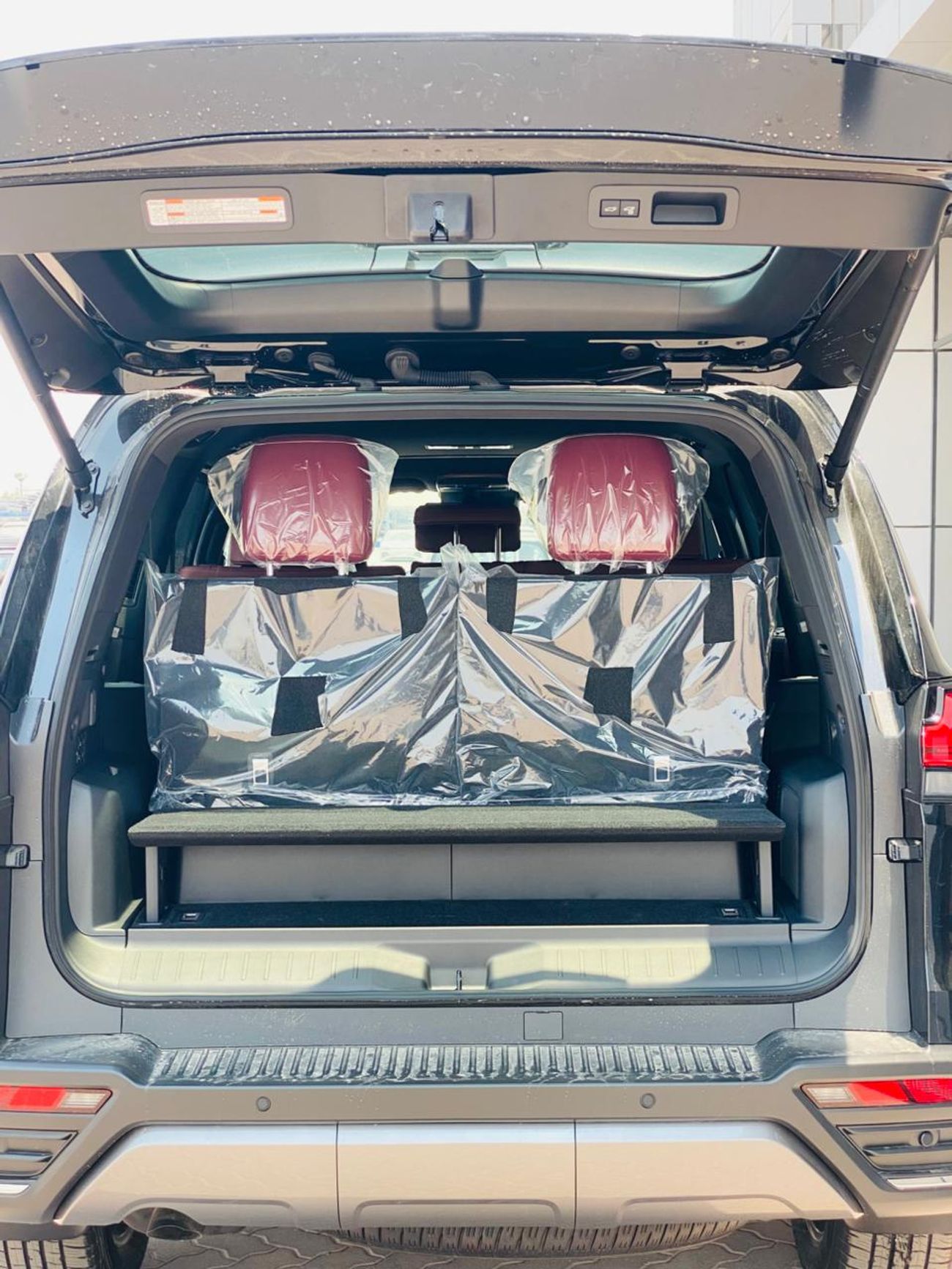 لكزس LX 700h Signature