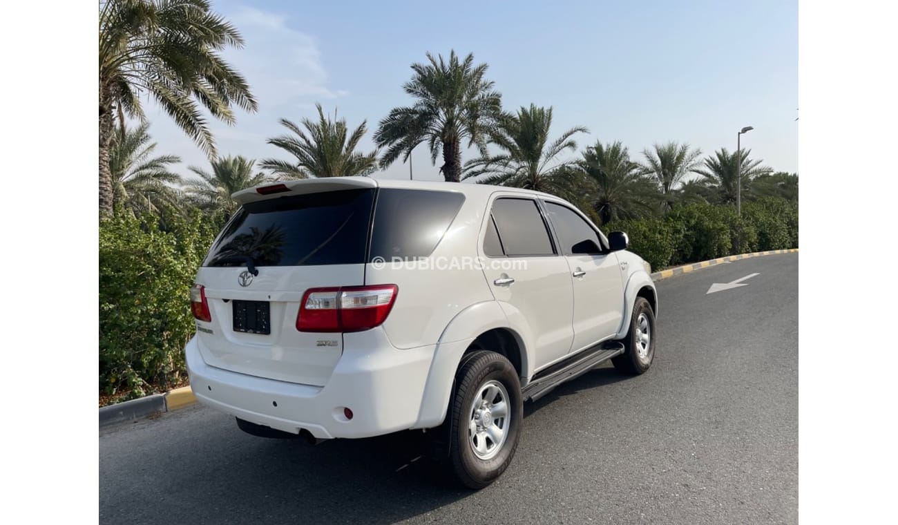 Toyota Fortuner Toyota  Fortuner (Gcc- SPEC) - 2011 - VERY GOOD CONDITION