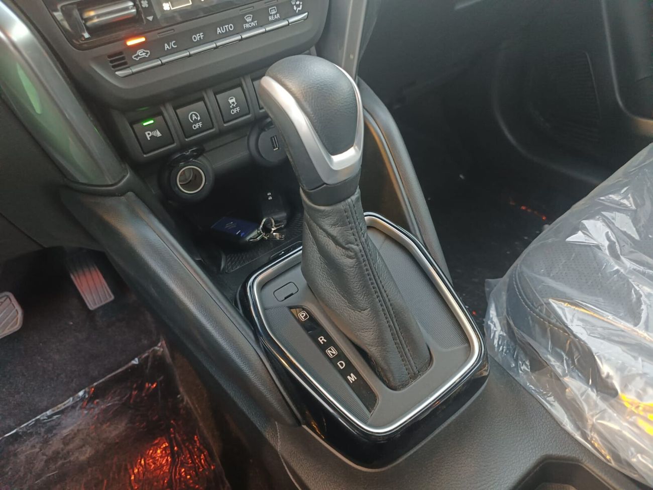 Suzuki Grand Vitara 1.5L V4 HYBRID / WITHOUT SR /  360* CAMERA / LEATHER SEATS  (CODE # 67751)