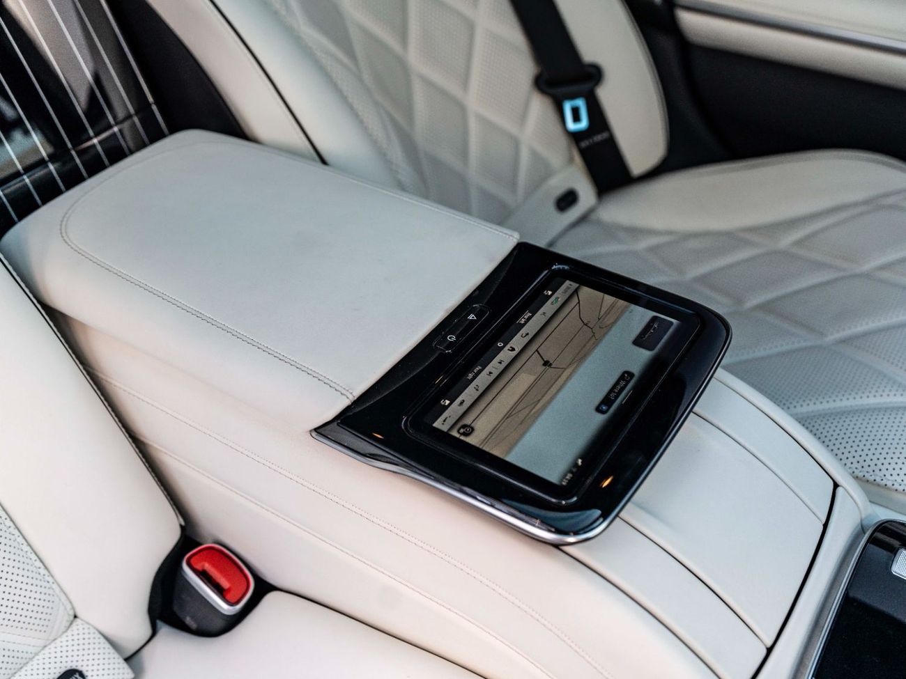 مرسيدس مايباخ S680 مايباخ LUXURY