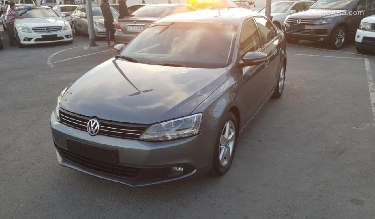 Volkswagen Jetta Volex wagan Getta model 2015 GCC car prefect condition full option low mileage blinde spot big scres