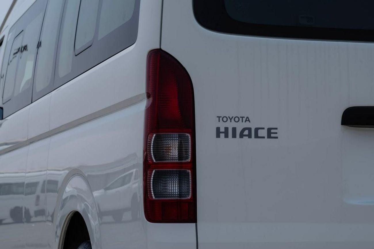 تويوتا هاياس DLS HIGH ROOF HIACE  -High Roof  3.0L M/T