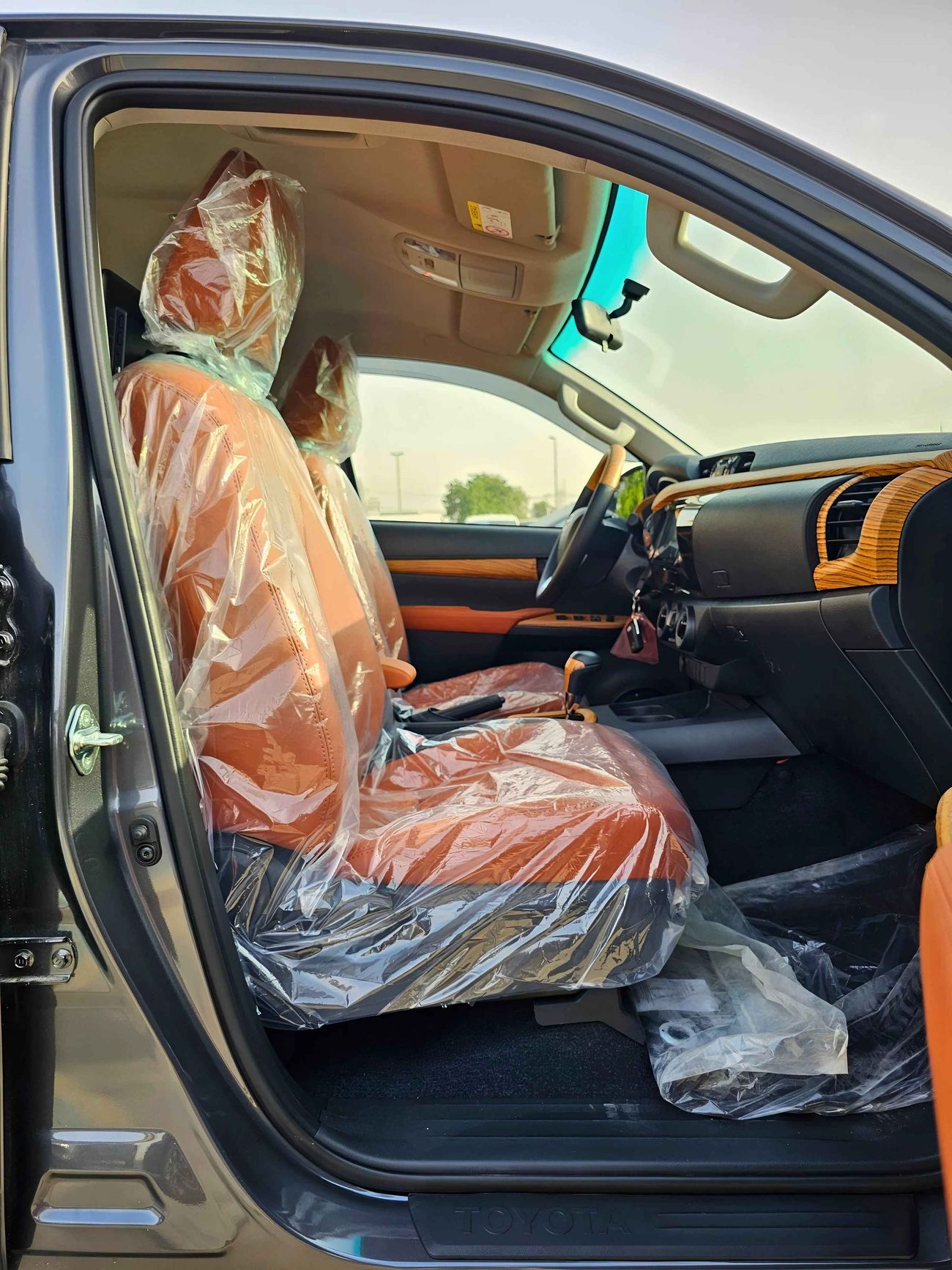 Toyota Hilux NARROW BODY WITH STICKER / A/T / 2.4L V4 DIESEL / 4WD (CODE # HDB)