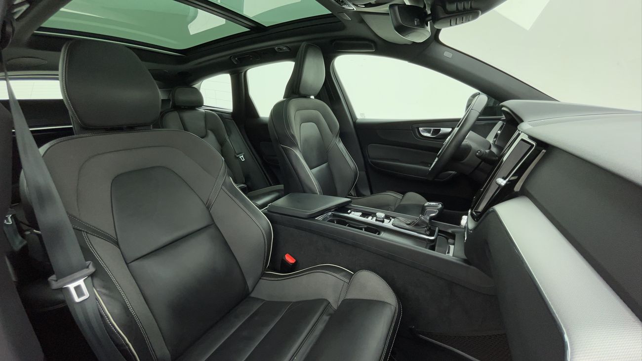 Volvo XC60 T5 R DESIGN 2 | Zero Down Payment | Home Test Drive