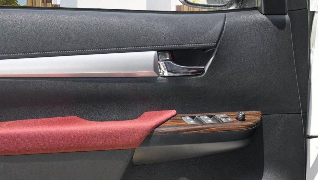 تويوتا هيلوكس 2.7 SR5, DIGITAL AC, ALLOY WHEELS, FOG LAMPS, MODEL 2024