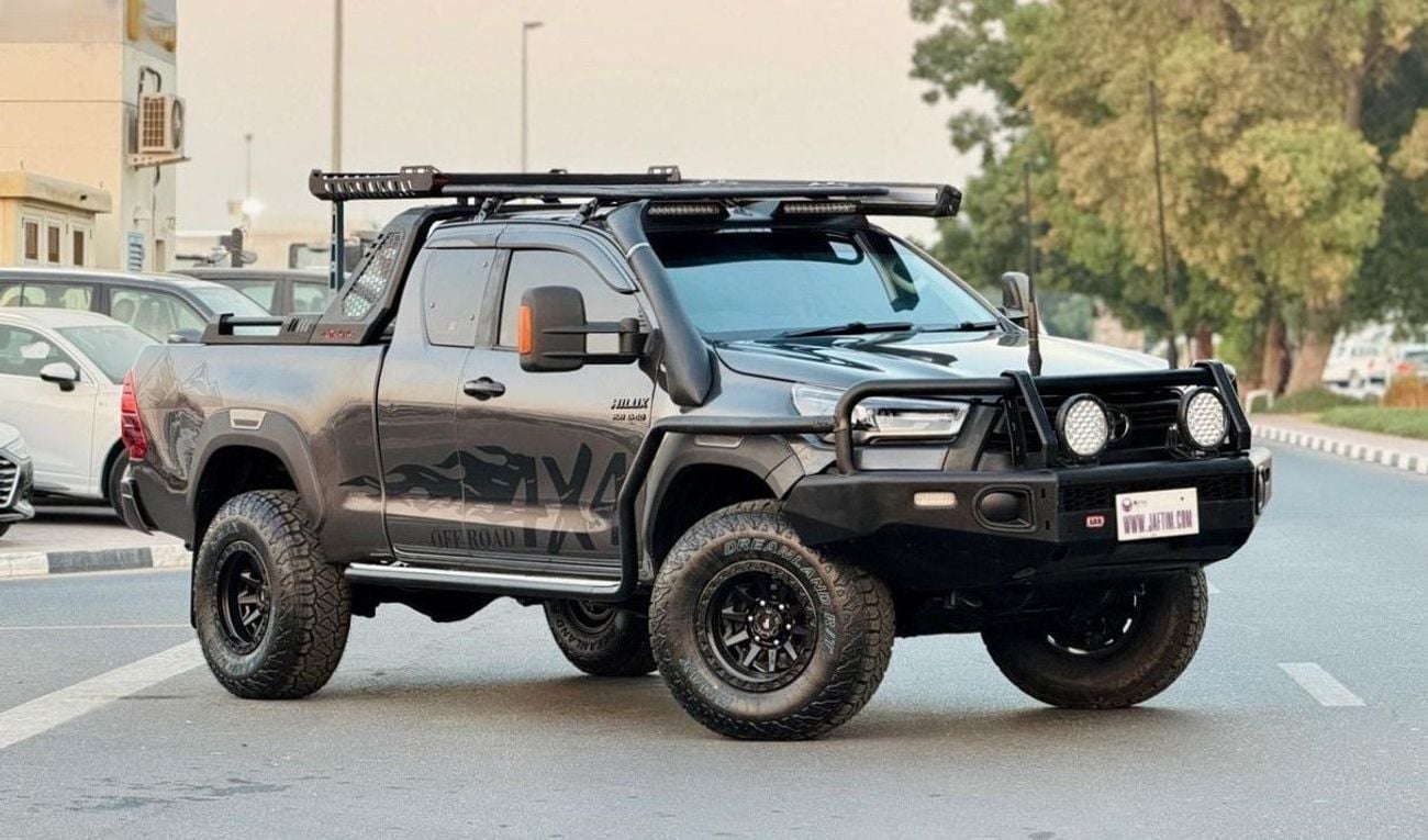 Toyota Hilux SMART CAB | GTK SPORTS BAR | AWNING CAMPING TENT | MANUAL TRANSMISSION | 2.8L | 2016