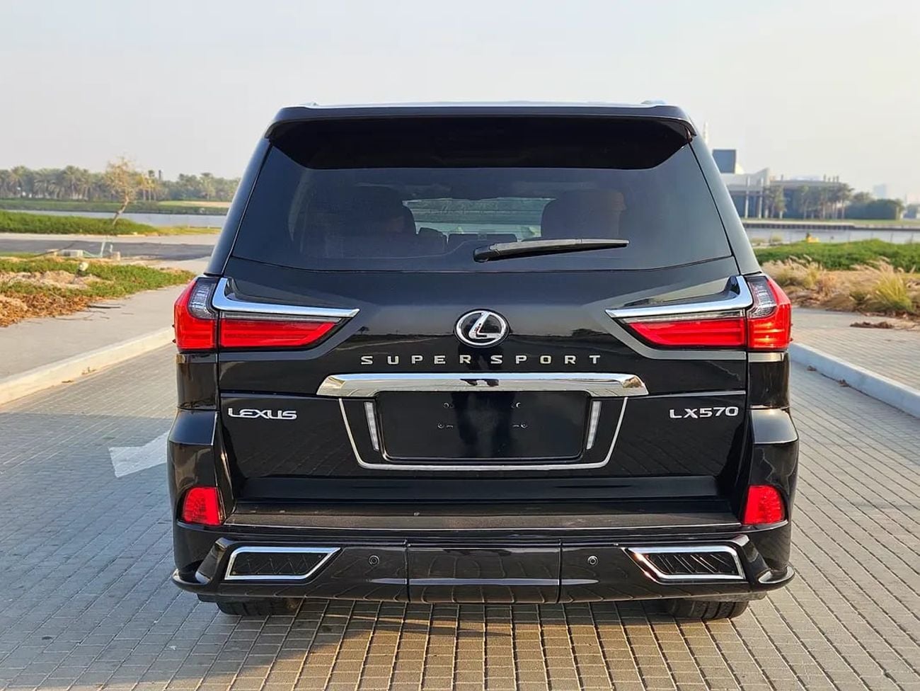 Lexus LX570 LX 570 Luxury | GCC Specs | Facelifted to Premium Condition Luxury SUV
